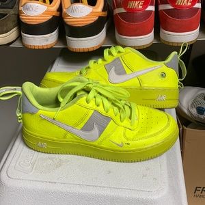 Nike Air Force 1 LV8 Utility Volts Gs